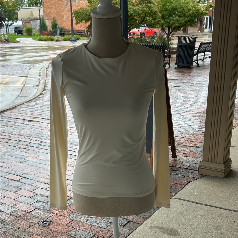 Tahari Modern Essentials Elegant Cream Long Sleeve Top